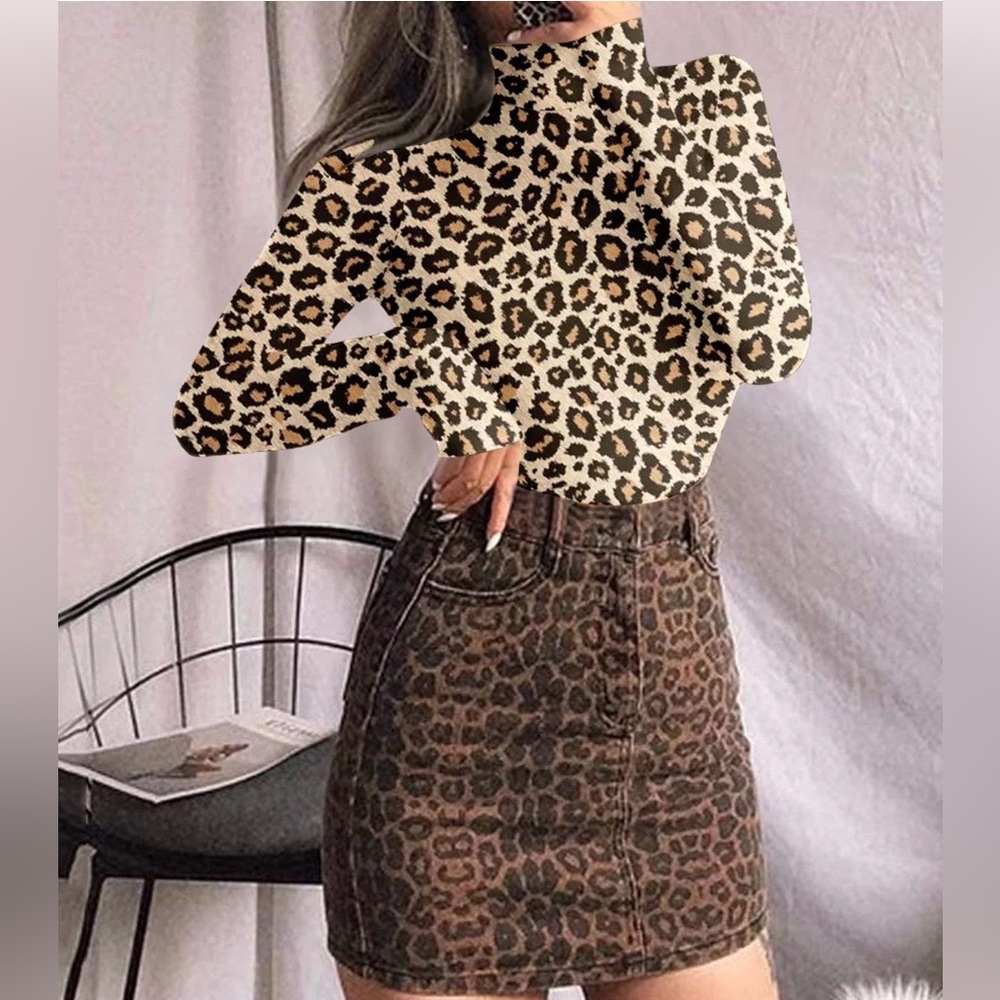 Leopard Print Long Sleeve Bodysuit - size medium - Picture 3 of 6